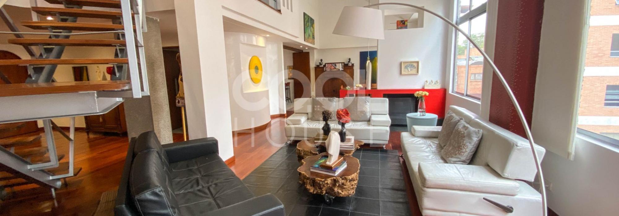Apartamento Dúplex con terraza en venta en Chicó Central 