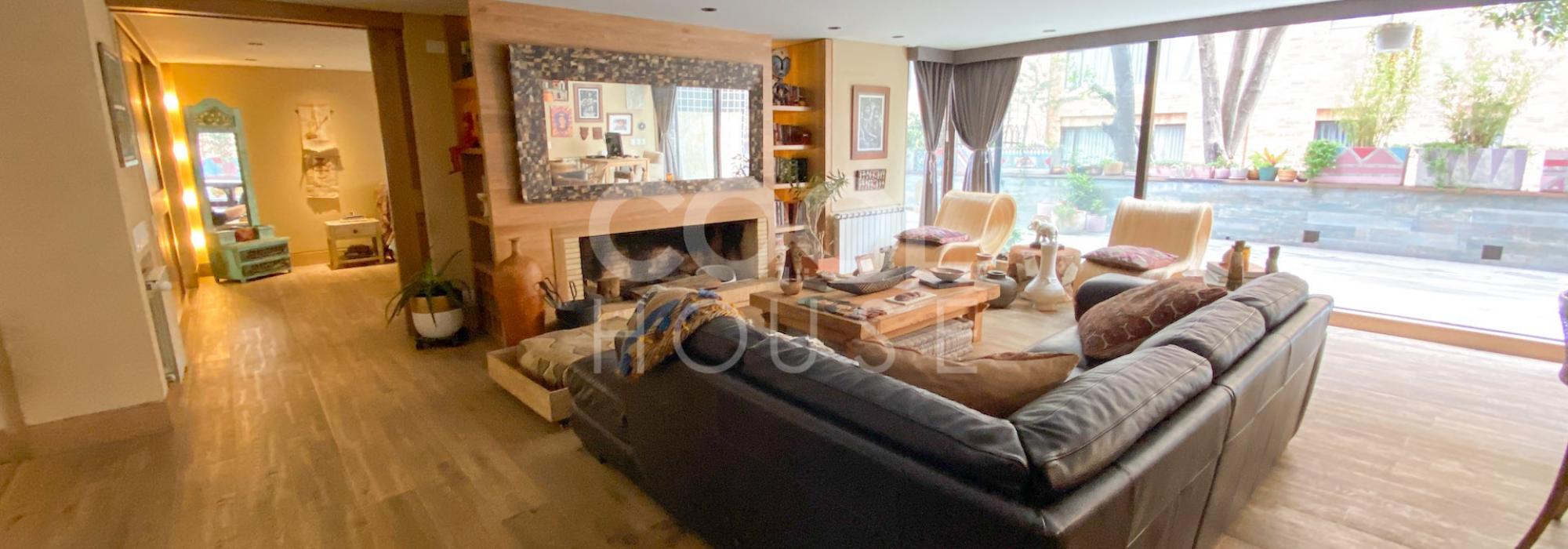 Apartamento remodelado con terraza en venta en Rosales