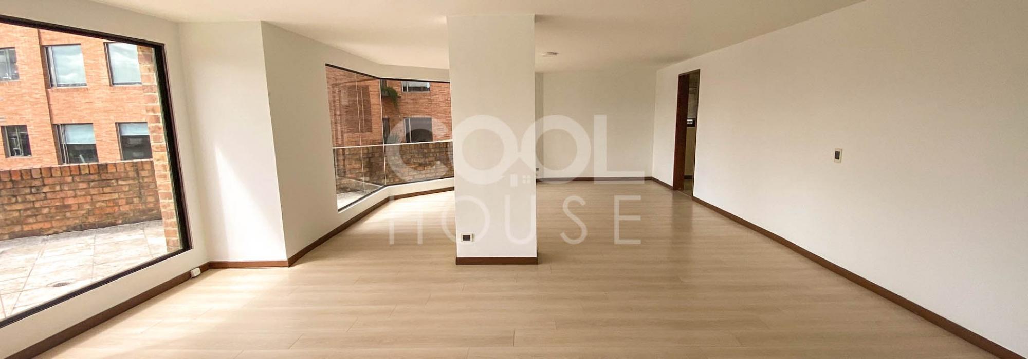 Apartamento en venta con terraza en Los Rosales