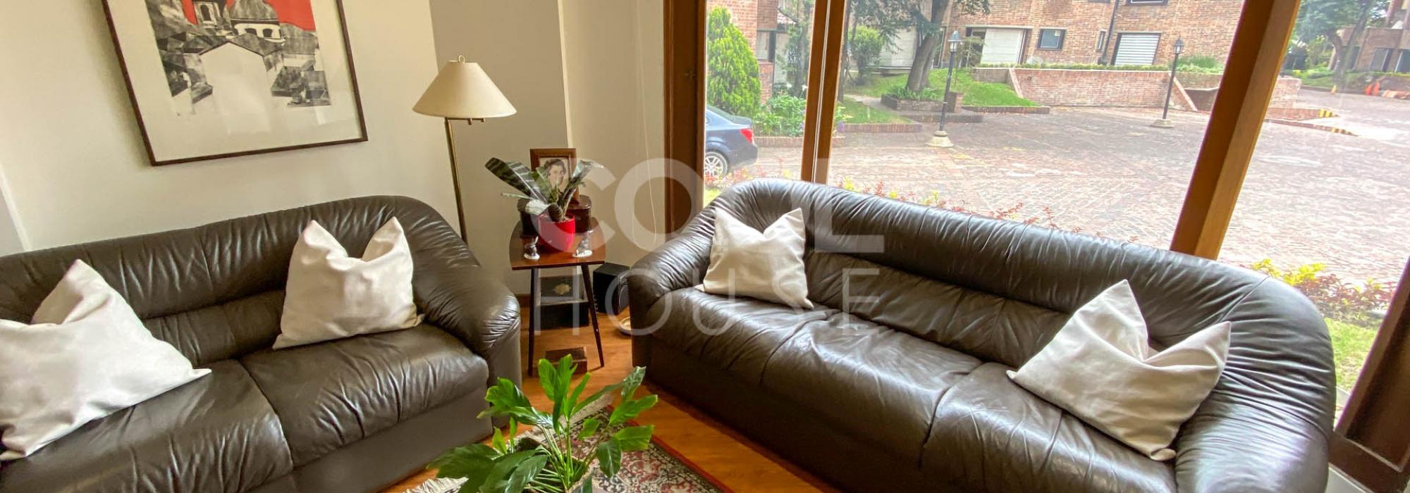 Apartamento Triplex en venta en La Calleja   