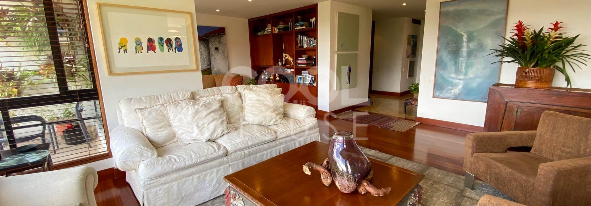 Apartamento remodelado en arriendo en Chicó