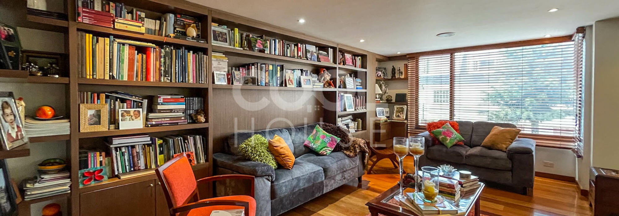 Apartamento en venta con terraza en Santa Paula 