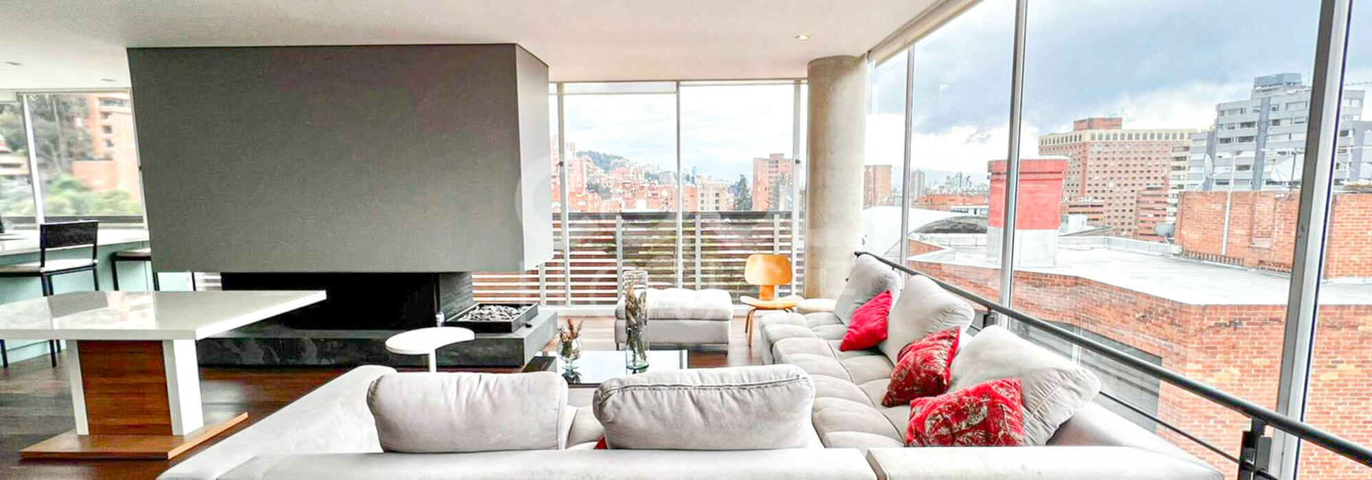 Penthouse triplex con terraza en venta o arriendo en Los Rosales 