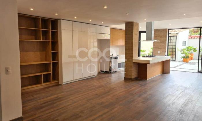 Casa Dúplex remodelada con terraza en venta en Lisboa- Nuevo Country
