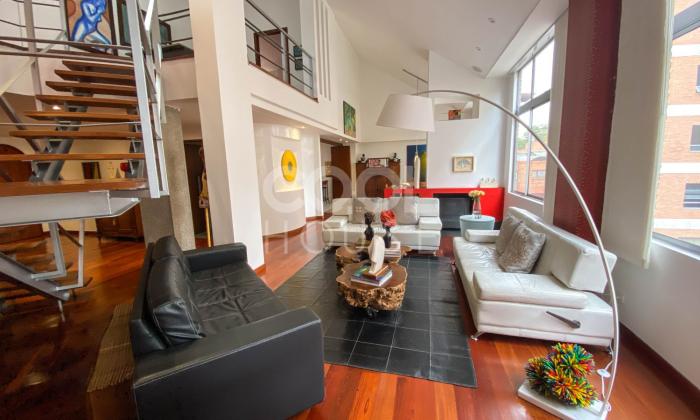 Apartamento Dúplex con terraza en venta en Chicó Central 