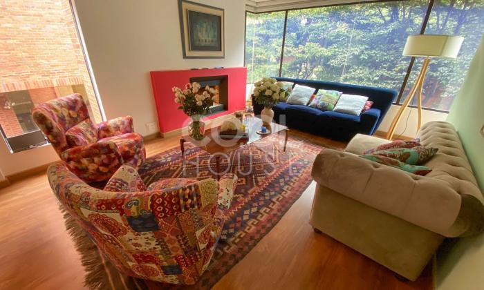 Apartamento con terraza en venta o arriendo en Chicó