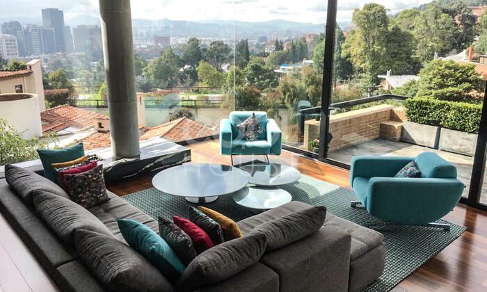Casa Triplex con terraza en venta en Santa Ana Oriental 