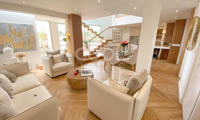 Apartamento Dúplex con terraza en venta en Santa Ana  