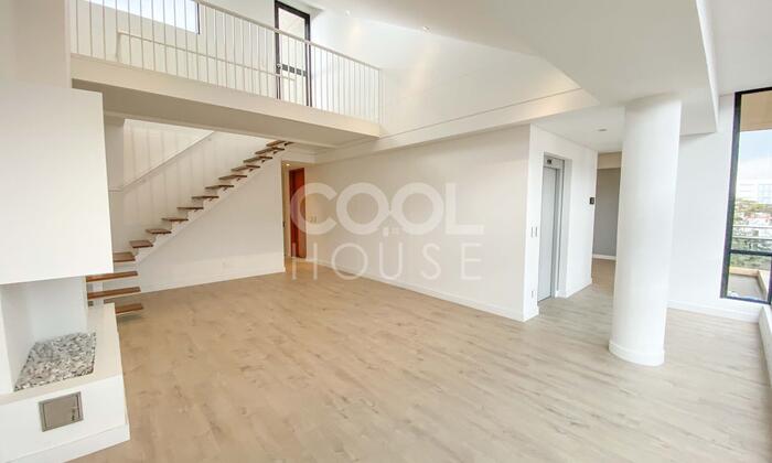 Apartamento Dúplex con terraza en venta en El Virrey