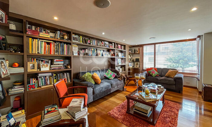 Apartamento en venta con terraza en Santa Paula 