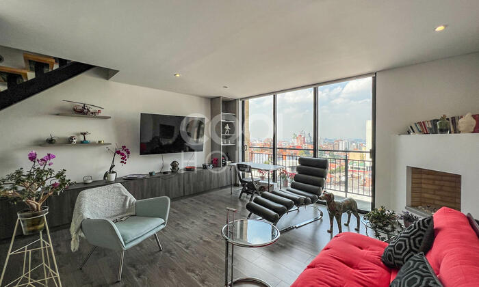 Apartamento triplex con terraza en venta en Granada  