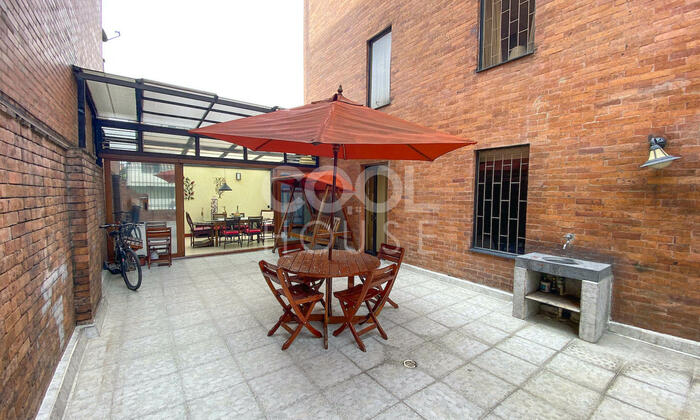 Apartamento con terraza en venta o arriendo en La Carolina