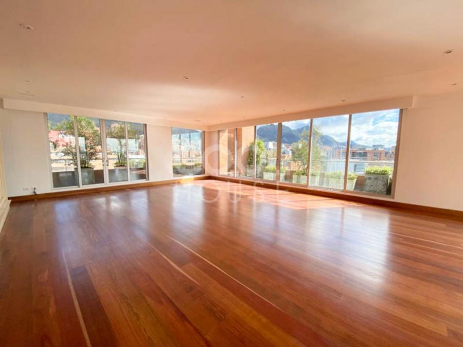 Apartamento con Terraza en Venta en La Cabrera