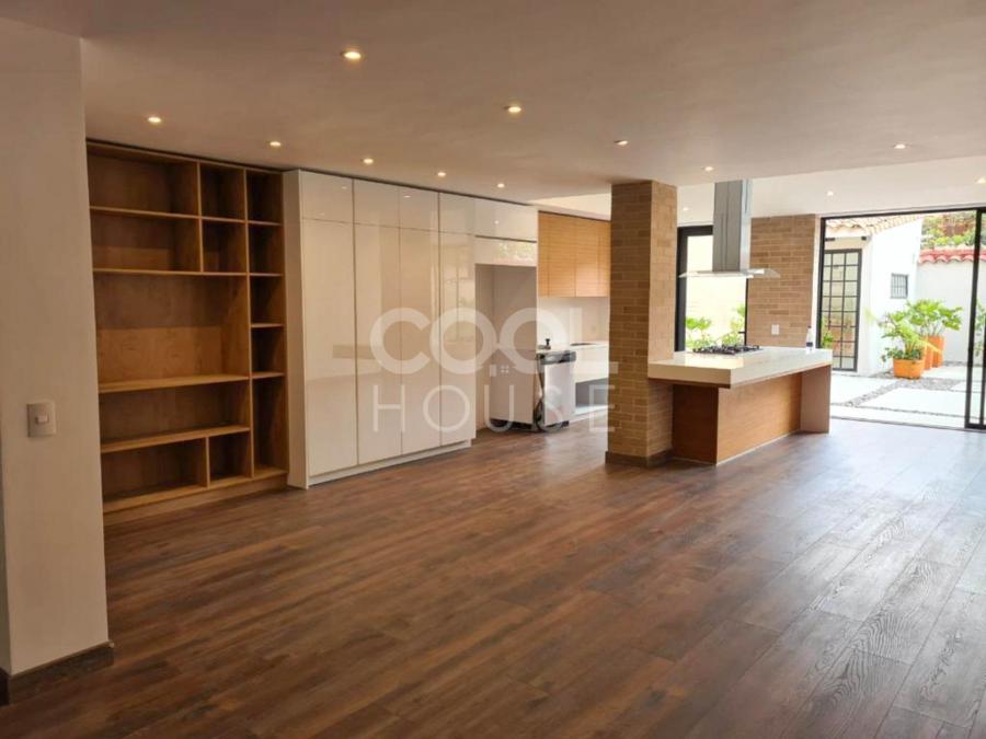 Casa Dúplex remodelada con terraza en venta en Lisboa- Nuevo Country