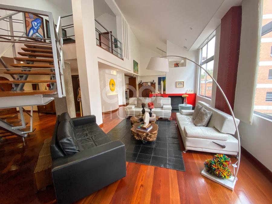 Apartamento Dúplex con terraza en venta en Chicó Central 