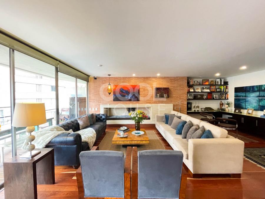 Apartamento con terraza en venta en Los Rosales 