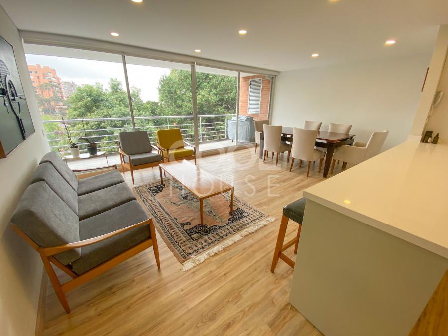 Apartamento con terraza en venta en Los Rosales