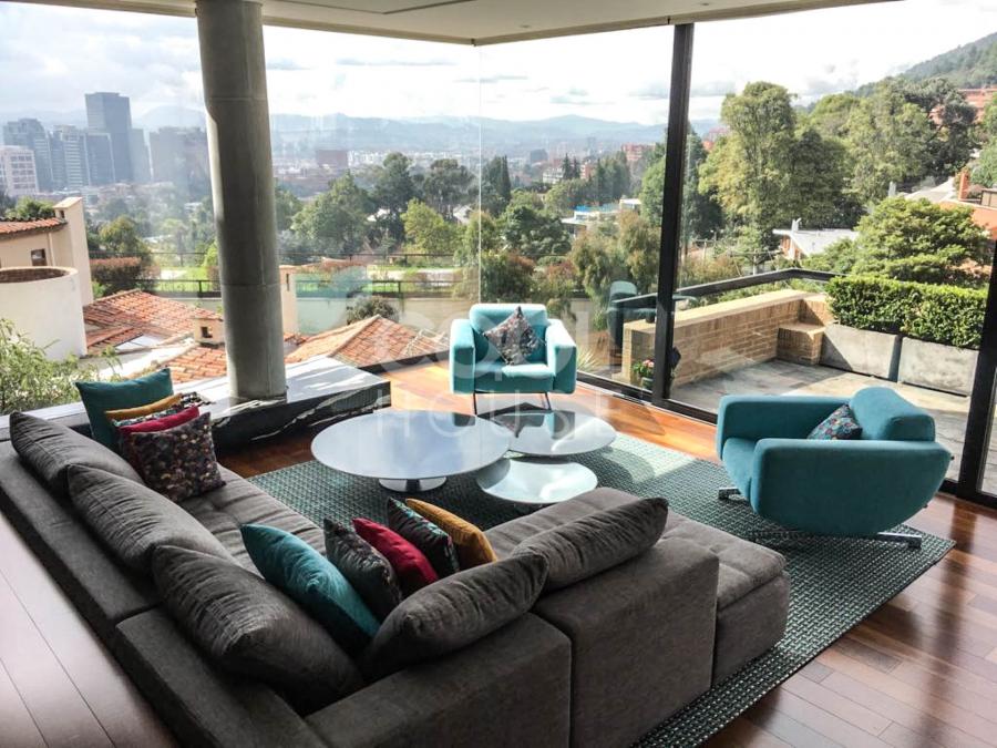 Casa Triplex con terraza en venta en Santa Ana Oriental 