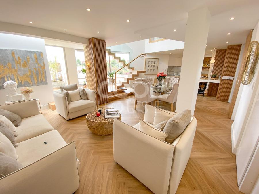 Apartamento Dúplex con terraza en venta en Santa Ana  