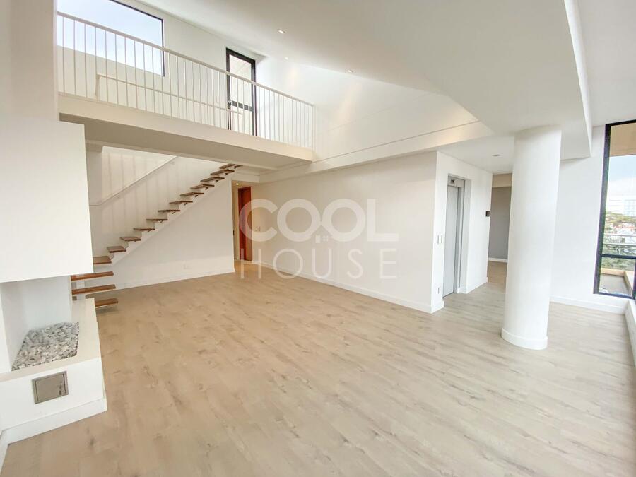 Apartamento Dúplex con terraza en venta en El Virrey