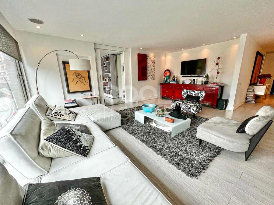 Apartamento con terraza en venta en Los Rosales