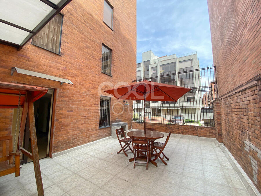 Apartamento con terraza en venta o arriendo en La Carolina