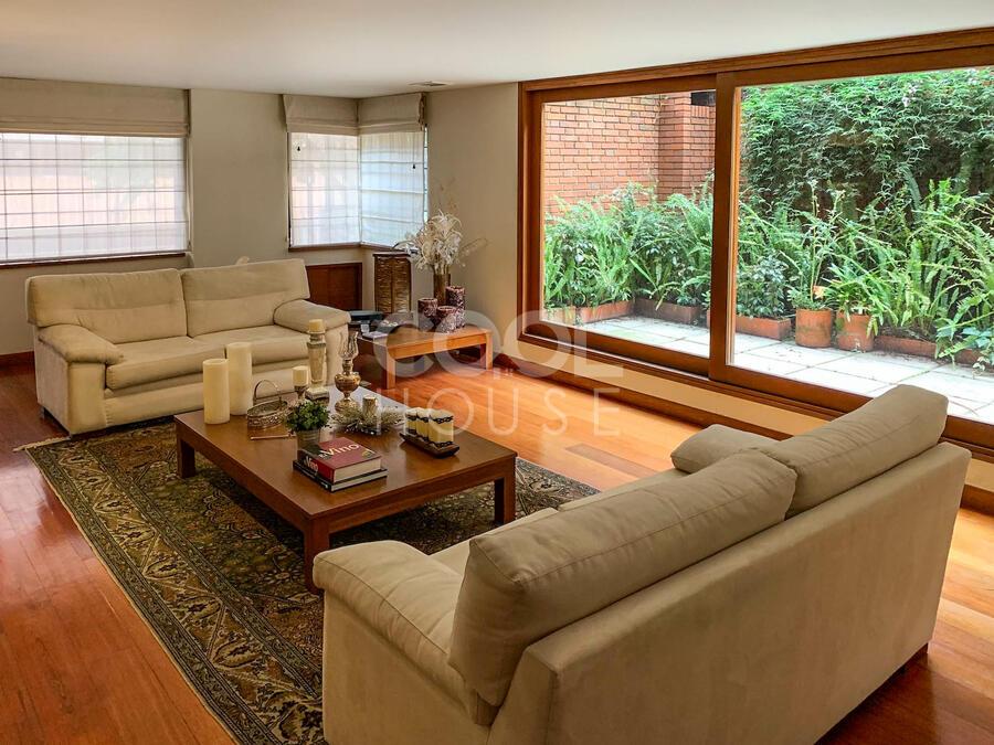 Apartamento con terraza en arriendo en Los Rosales 