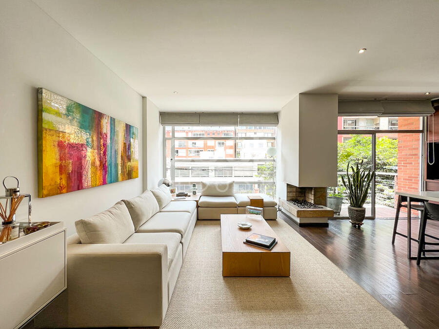 Apartamento amoblado o sin amoblar con terraza en venta en Chicó  