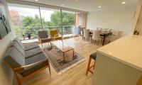Apartamento con terraza en venta en Los Rosales